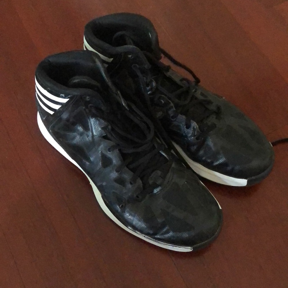 Basketball shoes